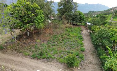 LOTE EN YUNGUILLA A POCOS METROS DE LA VIA