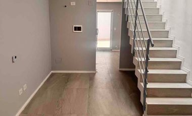 dueño vende casa 2 dormitorios  compuesta en 2 plantas