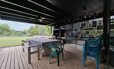 Los Ingleses 357 m2 en 5005 de terreno 5 D 5B Sala Estar y servicios