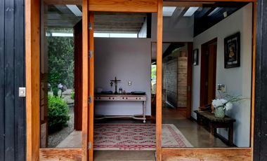 Los Ingleses 357 m2 en 5005 de terreno 5 D 5B Sala Estar y servicios