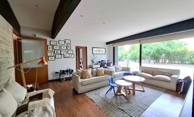 Los Ingleses 357 m2 en 5005 de terreno 5 D 5B Sala Estar y servicios