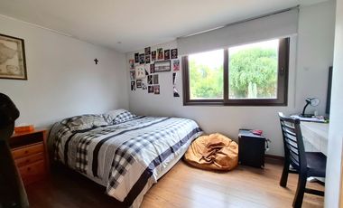 Los Ingleses 357 m2 en 5005 de terreno 5 D 5B Sala Estar y servicios