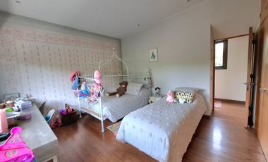 Los Ingleses 357 m2 en 5005 de terreno 5 D 5B Sala Estar y servicios