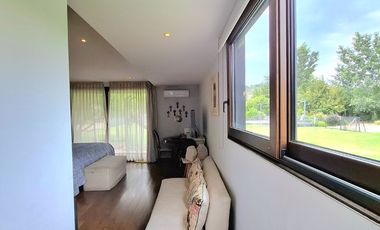 Los Ingleses 357 m2 en 5005 de terreno 5 D 5B Sala Estar y servicios