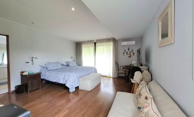 Los Ingleses 357 m2 en 5005 de terreno 5 D 5B Sala Estar y servicios