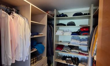 Los Ingleses 357 m2 en 5005 de terreno 5 D 5B Sala Estar y servicios