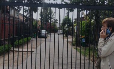 Brown Propiedades VENDE casa en condominio comuna El  Bosque Calle Las Magnolias