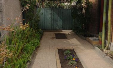 Brown Propiedades VENDE casa en condominio comuna El  Bosque Calle Las Magnolias