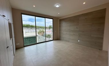 Casa en Venta en Exclusivo Fraccionamiento Privado – Cumbres del Cimatario, Querétaro  Vive con seguridad, confort y excelente ubicación