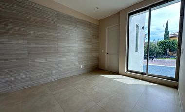 Casa en Venta en Exclusivo Fraccionamiento Privado – Cumbres del Cimatario, Querétaro  Vive con seguridad, confort y excelente ubicación