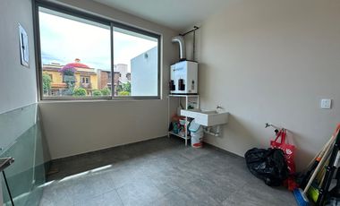 Casa en Venta en Exclusivo Fraccionamiento Privado – Cumbres del Cimatario, Querétaro  Vive con seguridad, confort y excelente ubicación