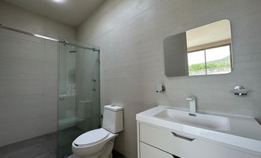 Casa en Venta en Exclusivo Fraccionamiento Privado – Cumbres del Cimatario, Querétaro  Vive con seguridad, confort y excelente ubicación