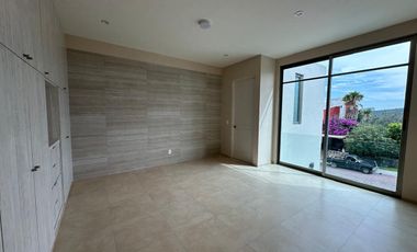 Casa en Venta en Exclusivo Fraccionamiento Privado – Cumbres del Cimatario, Querétaro  Vive con seguridad, confort y excelente ubicación