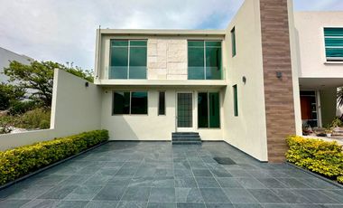 Casa en Venta en Exclusivo Fraccionamiento Privado – Cumbres del Cimatario, Querétaro  Vive con seguridad, confort y excelente ubicación