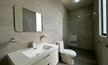 Casa en Venta en Exclusivo Fraccionamiento Privado – Cumbres del Cimatario, Querétaro  Vive con seguridad, confort y excelente ubicación