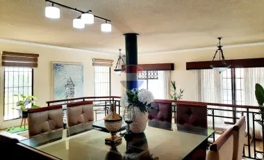 Se Vende casa esquinera con amplias áreas sociales SE VENDE Casa esquinera de 5 dormitorios en la URB. Ceibos Norte. Cerca de ESPOL.