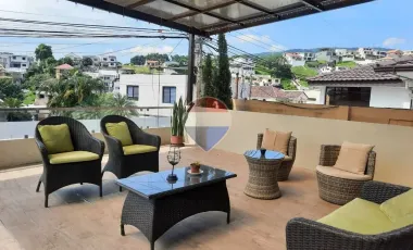 Se Vende casa esquinera con amplias áreas sociales SE VENDE Casa esquinera de 5 dormitorios en la URB. Ceibos Norte. Cerca de ESPOL.