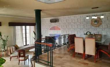 Se Vende casa esquinera con amplias áreas sociales SE VENDE Casa esquinera de 5 dormitorios en la URB. Ceibos Norte. Cerca de ESPOL.