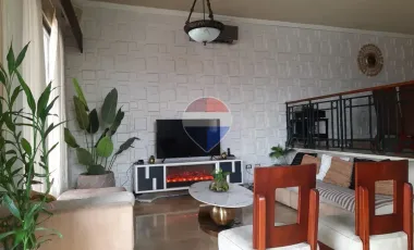 Se Vende casa esquinera con amplias áreas sociales SE VENDE Casa esquinera de 5 dormitorios en la URB. Ceibos Norte. Cerca de ESPOL.