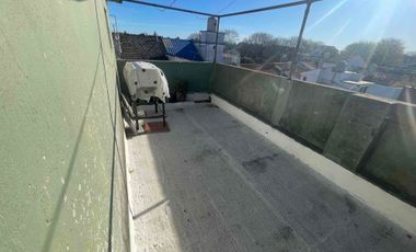 PH 3 ambientes por pasillo con dos terrazas y dependencia o altillo