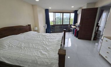 For Sale!! / Rent stunning 79 sqm, 1-bedroom, 1-bathroom unit on the coveted 10th floor of Hillside 4 Condominium. Near Nimmmanhemin road, Chiang Mai.