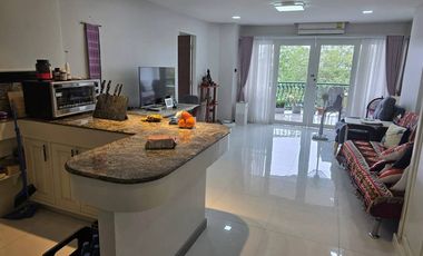 For Sale!! / Rent stunning 79 sqm, 1-bedroom, 1-bathroom unit on the coveted 10th floor of Hillside 4 Condominium. Near Nimmmanhemin road, Chiang Mai.