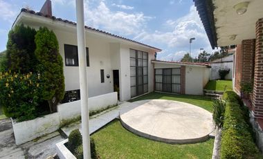 VENDO EN CUERNAVACA CASA EN CONDOMINIO EXCLUSIVO DE SOLO 10 PROPIEDADES, UBICADO EN ZONA FRESCA (NORTE) RANCHO CORTES.
