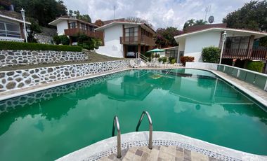 VENDO EN CUERNAVACA CASA EN CONDOMINIO EXCLUSIVO DE SOLO 10 PROPIEDADES, UBICADO EN ZONA FRESCA (NORTE) RANCHO CORTES.