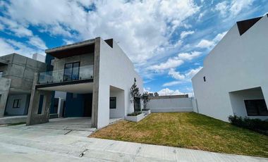 Bonita casa amplia de 4 habitaciones y cisterna en Pachuca