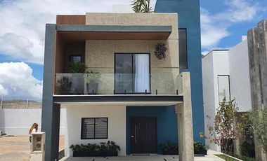 Casa amplia de 4 habitaciones con cisterna en Pachuca