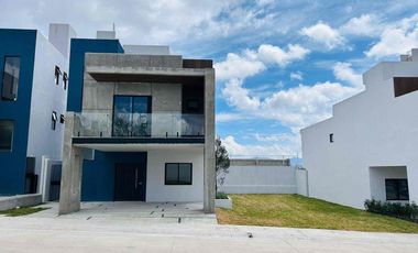 Bonita casa de 4 habitaciones y cisterna en Pachuca