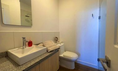 HERMOSA SUITE/STUDIO DE VENTA POR PARQUE CENTRAL DE CUMBAYÁ!!