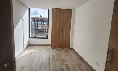 VENDO APARTAMENTO PARA ESTRENAR 47 METROS, DOS HABITACIONES, 2 BAÑOS, SALA COMEDOR, COCINA , LAVANDERIA, 1 PARQUEADERO, CHIA ZONA URBANA, RECIBO CARRO