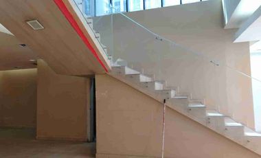 VENDO LOCAL COMERCIAL DE 600M2, EN DOS PLANTAS UBICADO EN AV. AMAZONAS, NORTE DE QUITO