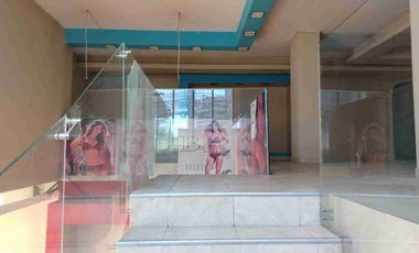 VENDO LOCAL COMERCIAL DE 600M2, EN DOS PLANTAS UBICADO EN AV. AMAZONAS, NORTE DE QUITO