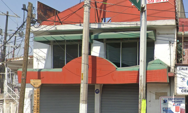 Se VENDE LOCAL sobre Av. PRINCIPAL