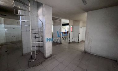 Se VENDE LOCAL sobre Av. PRINCIPAL