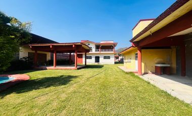 CASA EN VENTA, CON ALBERCA, YAUTEPEC, MORELOS