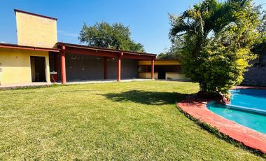 CASA EN VENTA, CON ALBERCA, YAUTEPEC, MORELOS
