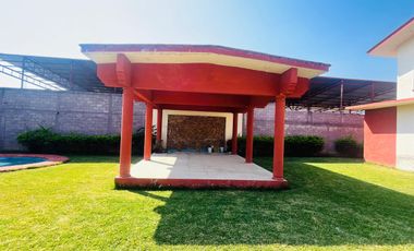 CASA EN VENTA, CON ALBERCA, YAUTEPEC, MORELOS