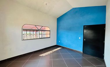 CASA EN VENTA, CON ALBERCA, YAUTEPEC, MORELOS