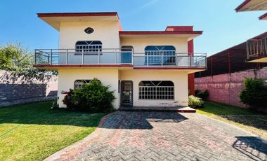 CASA EN VENTA, CON ALBERCA, YAUTEPEC, MORELOS