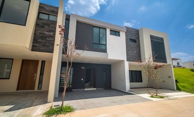 Venta casa 3 recamaras Zimalta, Tlaquepaque Jalisco en esquina