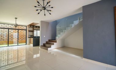 Venta casa 3 recamaras Zimalta, Tlaquepaque Jalisco en esquina