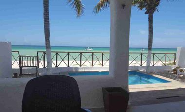 CASA FRENTE AL MAR EN SAN BENITO CON MAGNÍFICA UBICACIÓN