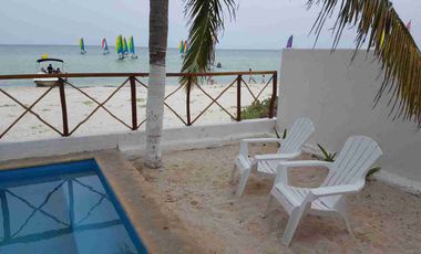 CASA FRENTE AL MAR EN SAN BENITO CON MAGNÍFICA UBICACIÓN