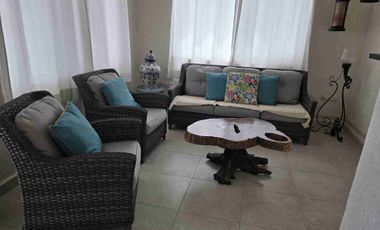 CASA FRENTE AL MAR EN SAN BENITO CON MAGNÍFICA UBICACIÓN