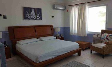 CASA FRENTE AL MAR EN SAN BENITO CON MAGNÍFICA UBICACIÓN