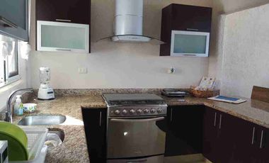 CASA FRENTE AL MAR EN SAN BENITO CON MAGNÍFICA UBICACIÓN