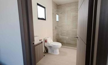 Casa amplia de 4 habitaciones con cisterna en Pachuca